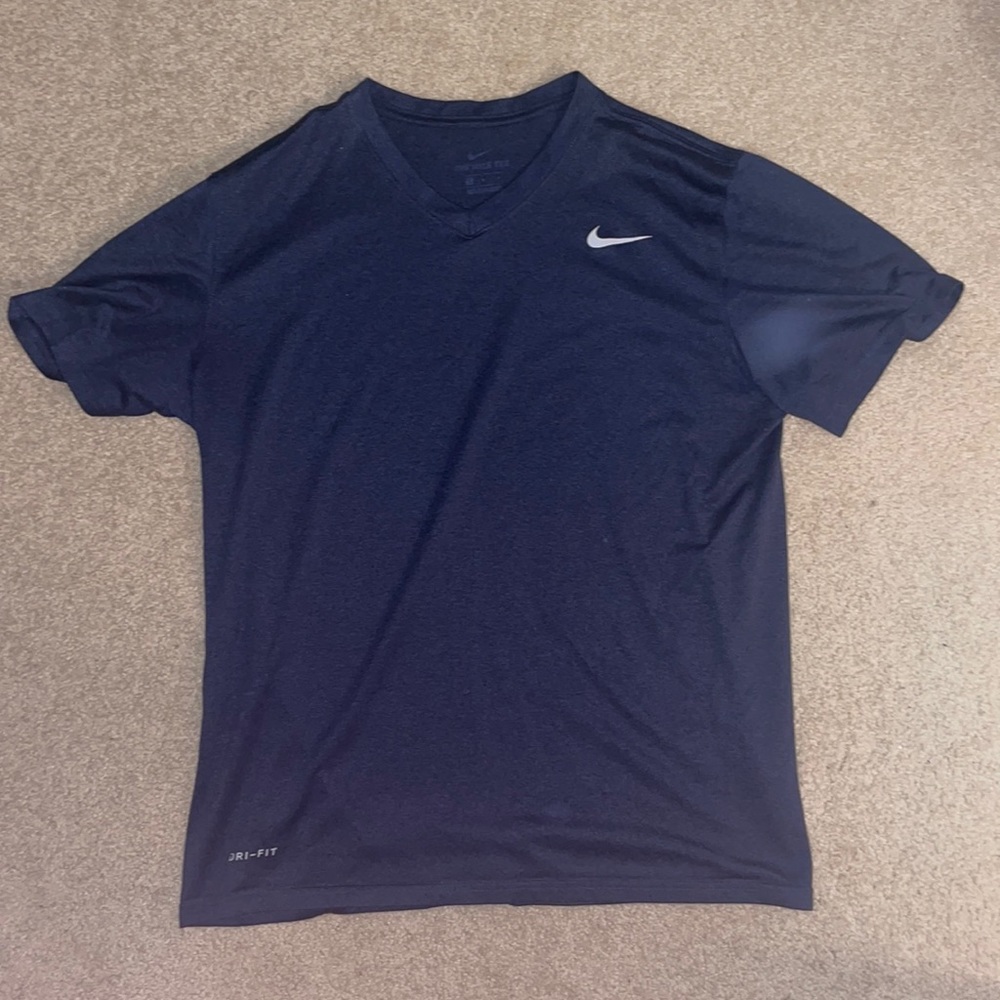 NIKE V-Neck T-Shirt, L, Barely Worn